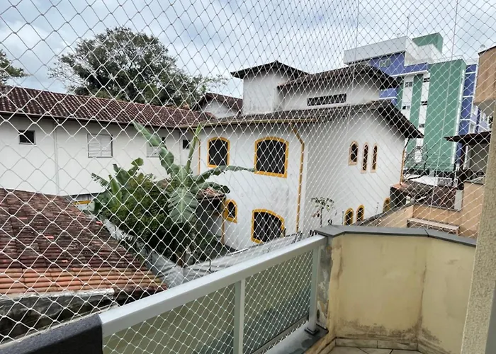 Apto c/2 quartos sendo uma suíte c/ar e 2banheiros Ubatuba